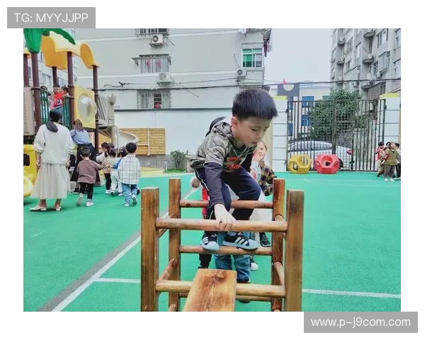 小孩在车库里踢足球快乐时光与成长的点滴回忆